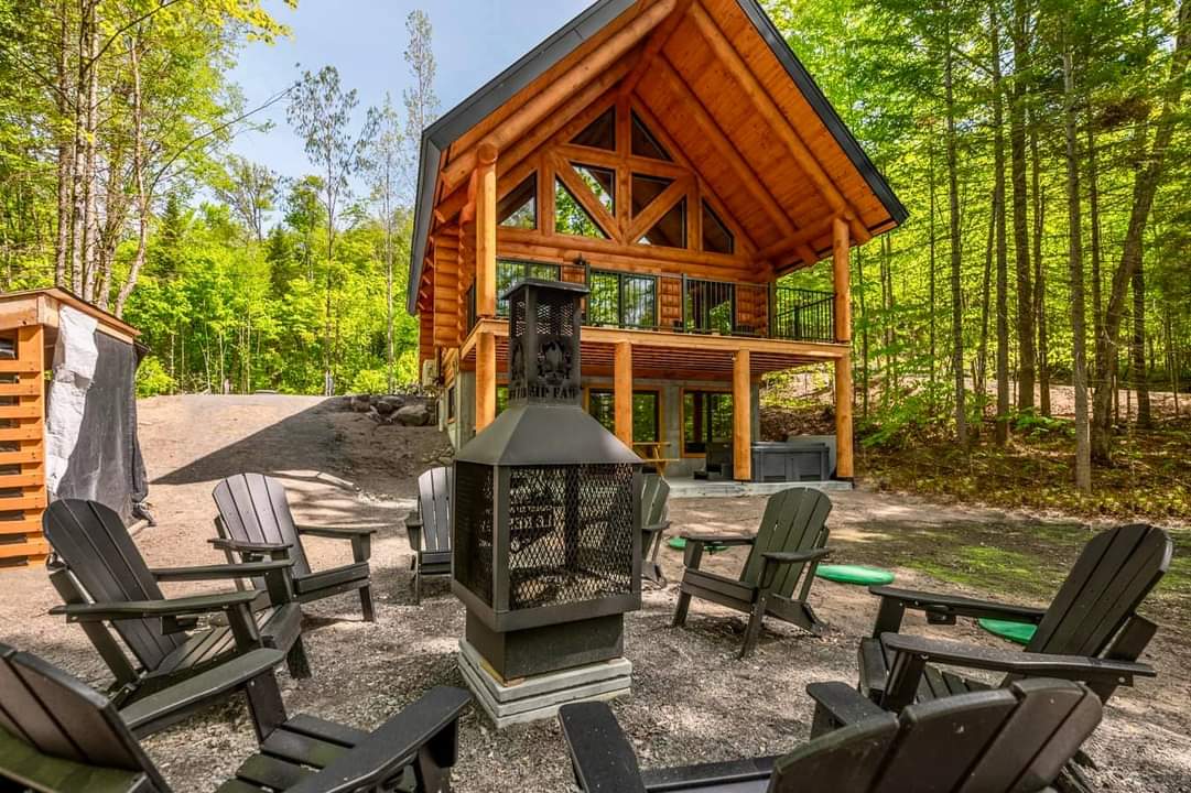 Foyer 26x26 , Chalet en bois rond Le Refuge , Notre Dame de Montauban