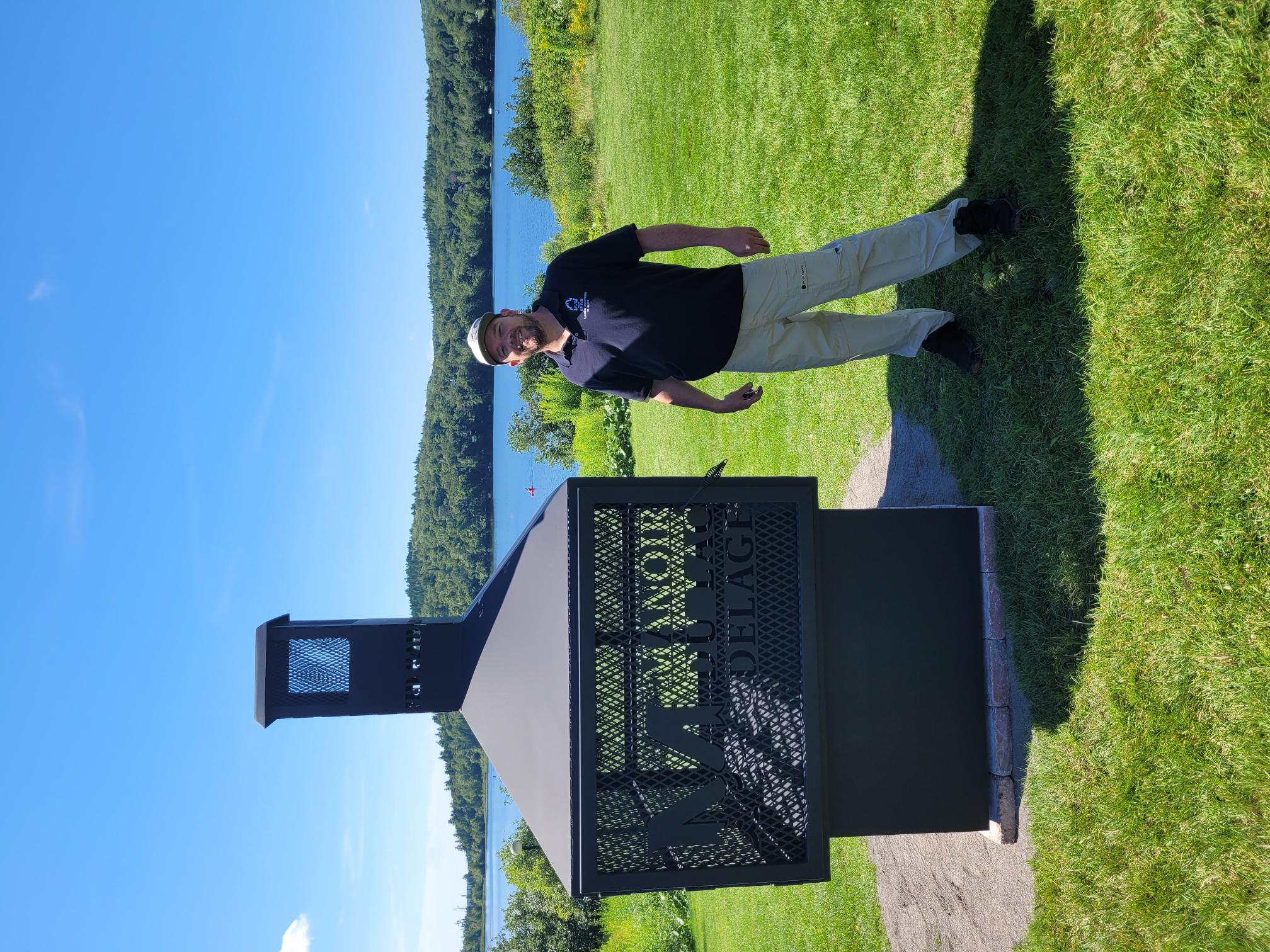 Foyer extérieur 50" pour le Manoir Du Lac-Delage