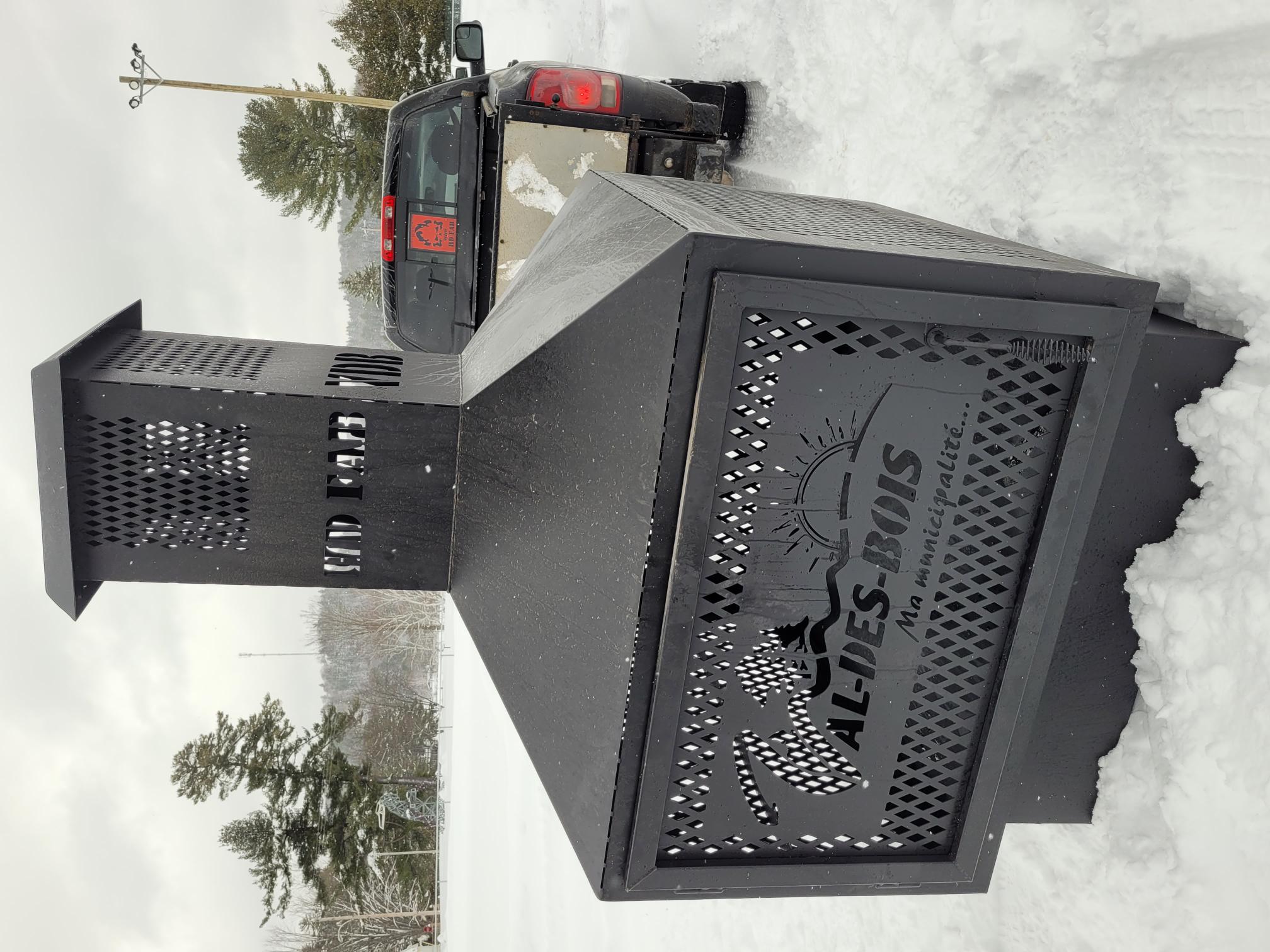 Foyer extérieur 50" , Municipalité de Val-des-Bois