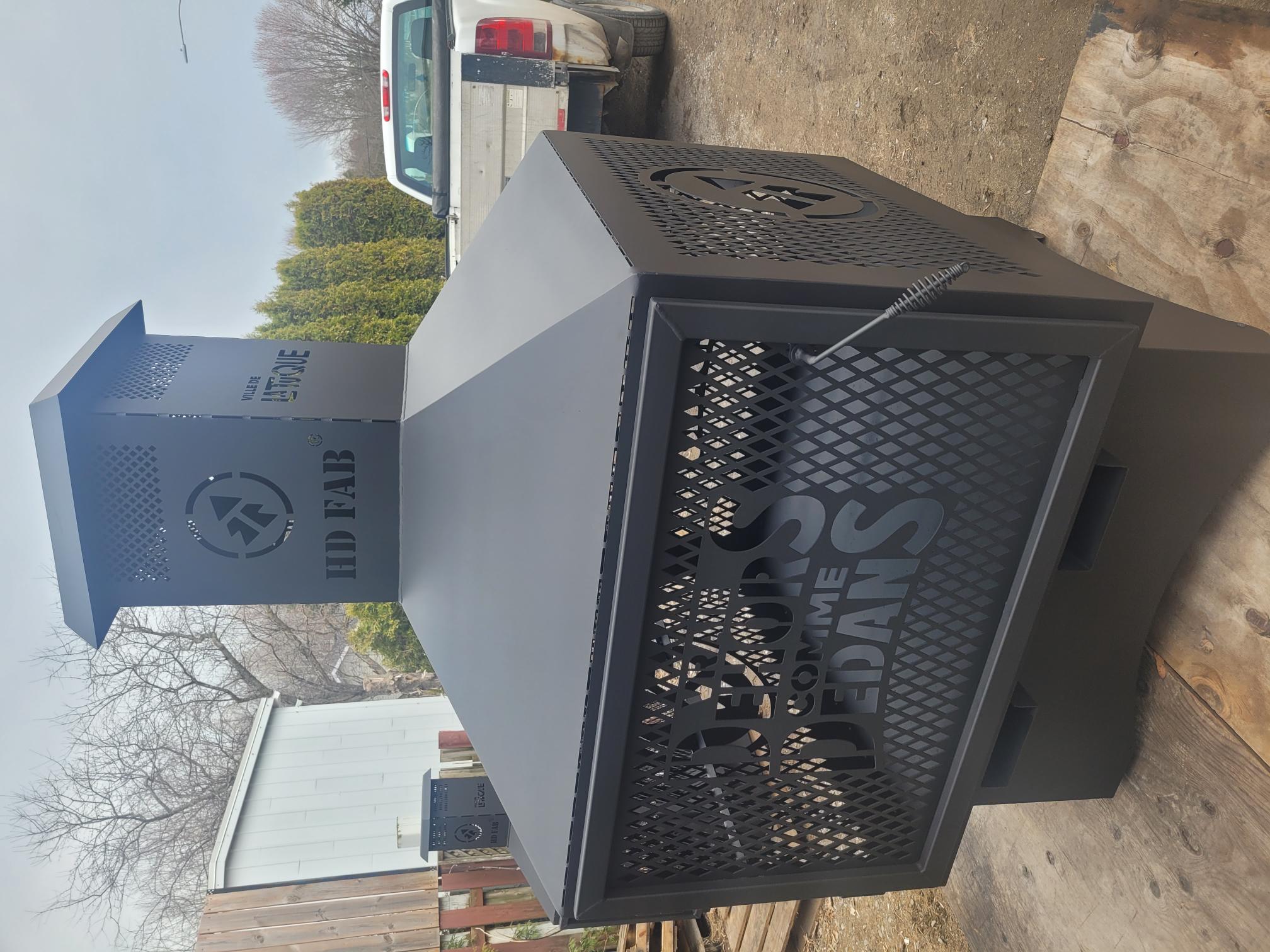 Foyer extérieur commercial 50" pour la ville de La Tuque ( Parc des chutes)