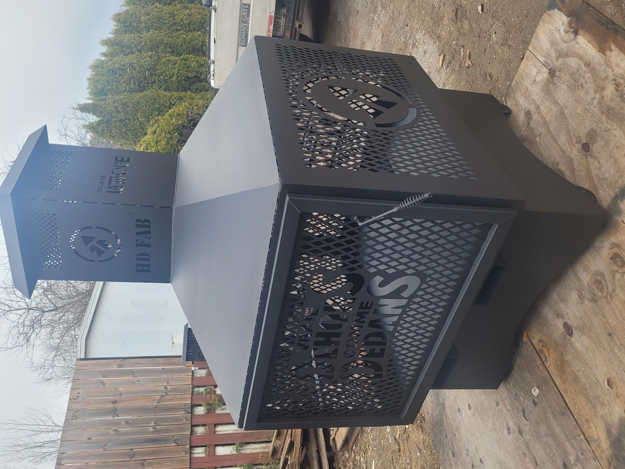 Foyer extérieur 50" , Ville de La Tuque