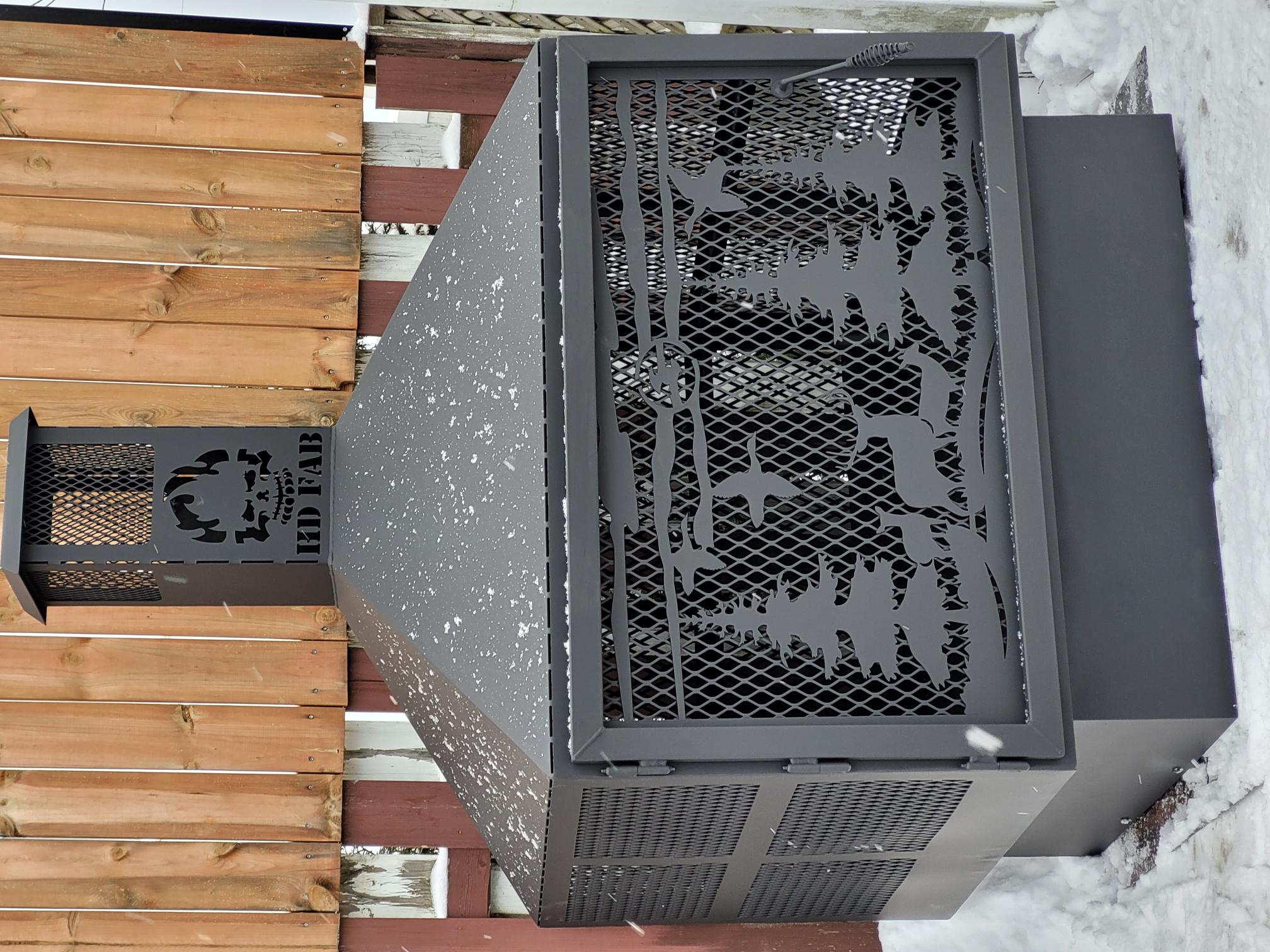 Foyer extérieur 50" x 50" x 7' avec dessin custom , pour emplacement privé (Val David)