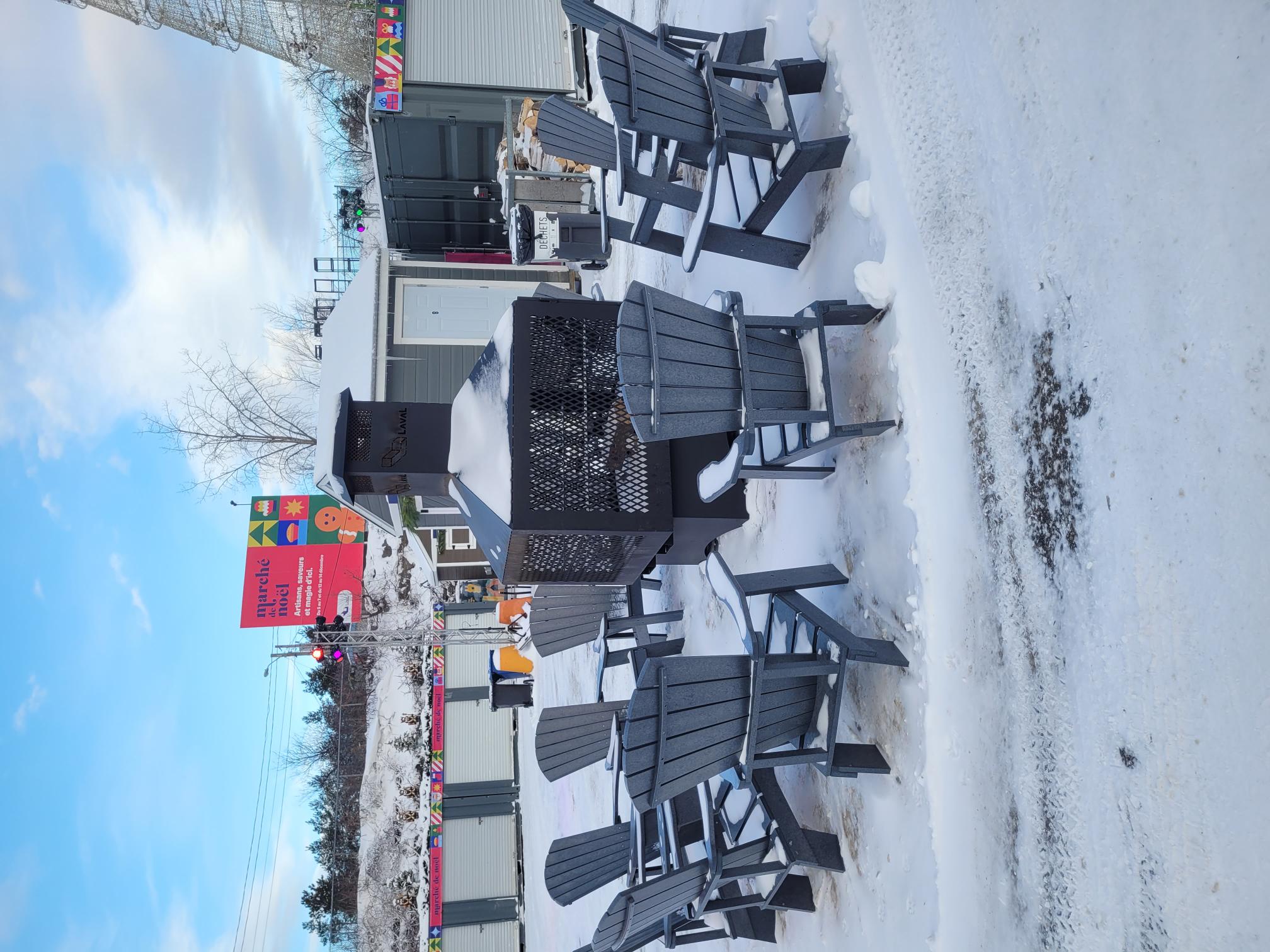 Foyer extérieur 50" , Marché de noel Ville de Laval
