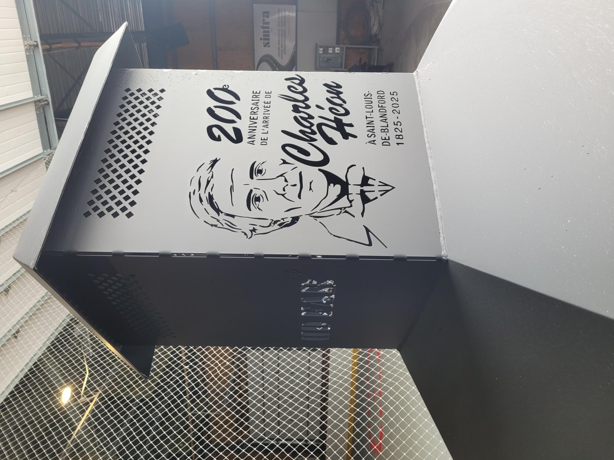 Foyer 50"x50" avec cheminée personnalisé
Municipalité de St-Louis-De-Blandford