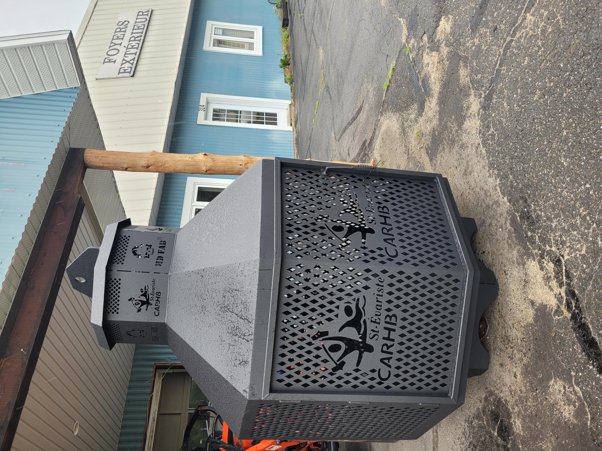 Foyer Octogonal 60" pour Municipalité de St-Évariste